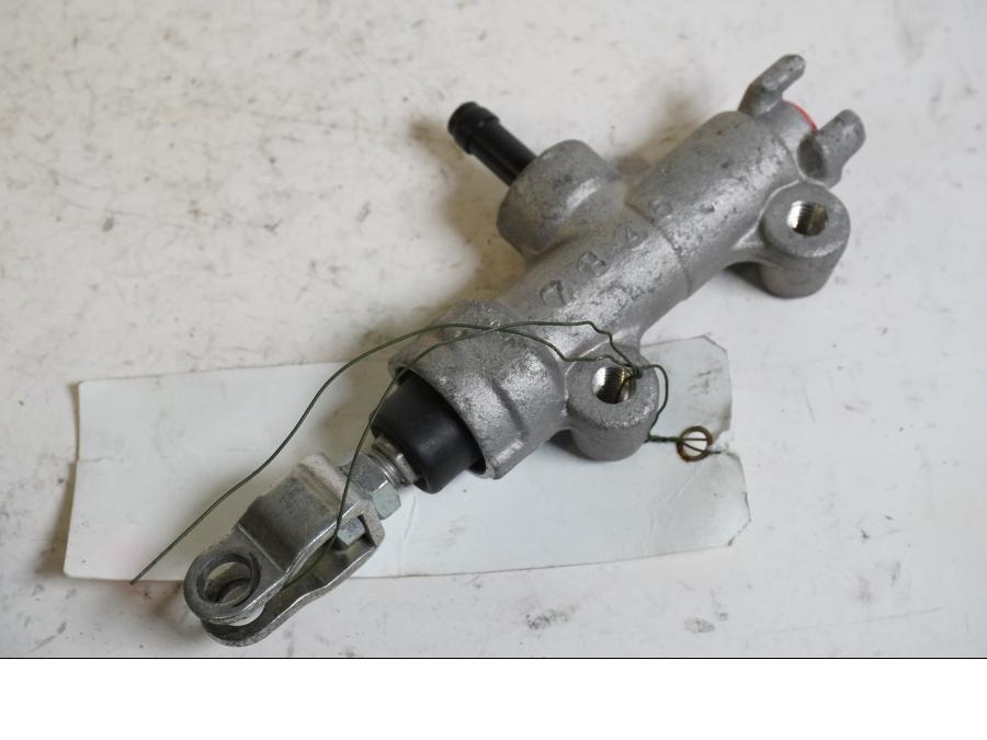 Baksidan på Bromshuvudcylinder från en Kawasaki Z 1000 -2008 motorcykel.