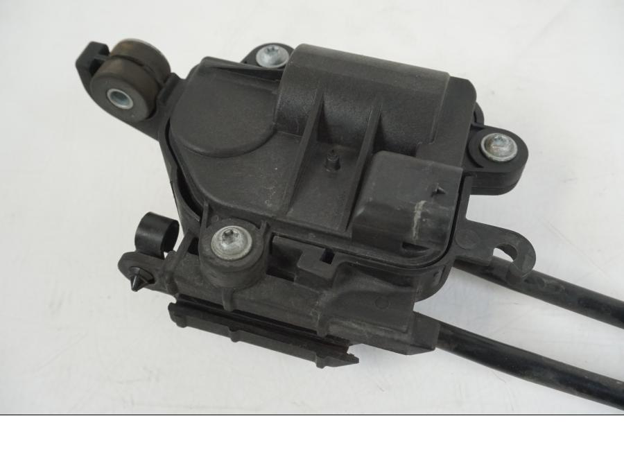 Snett nerifrån på Avgasspjällmotor från en BMW S 1000 R -2019 motorcykel.