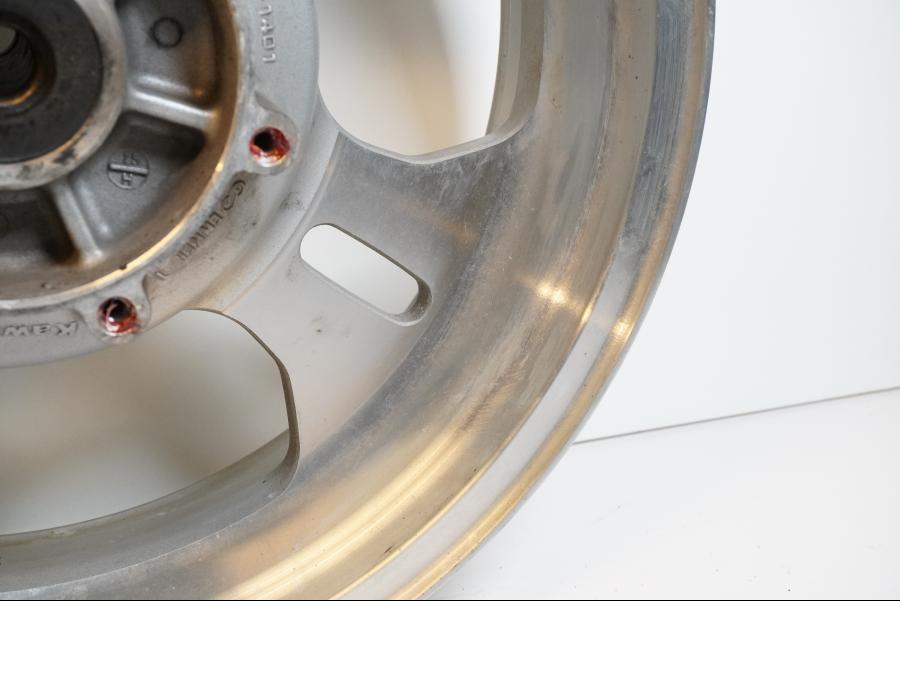 Extrabild2 på Fälg från en Kawasaki VN 1500 Mean Streak -2002 motorcykel.