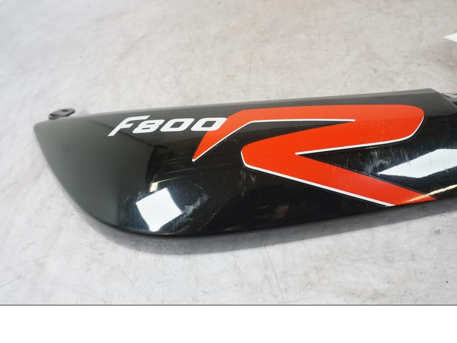 Baksidan på Bakvinge från en BMW F 800 R -2018 motorcykel.