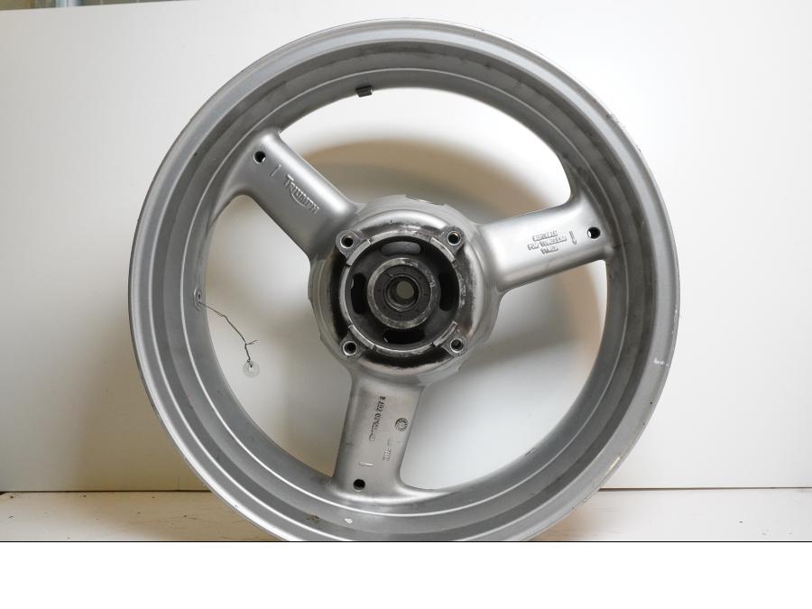 Extrabild1 på Fälg från en Triumph Sprint RS -2000 motorcykel.