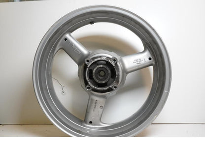 Extrabild1 på Fälg från en Triumph Sprint RS -2000 motorcykel.