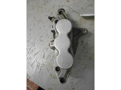 Vänster sida på Bromsok från en Suzuki VZ 1600 -2004 motorcykel.