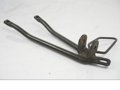 Baksidan på Fotpinnefäste från en Aprilia RS 125 -2000 motorcykel.