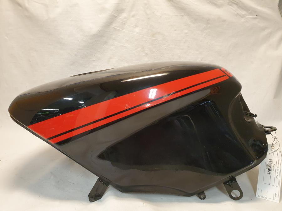 Snett uppifrån på Bensintank från en Kawasaki GPZ 500 -1988 motorcykel.