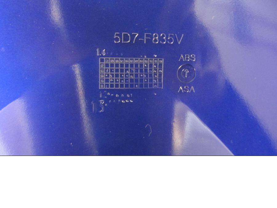 Höger sida på Sidkåpa från en Yamaha YZF-R 125 -2009 motorcykel.