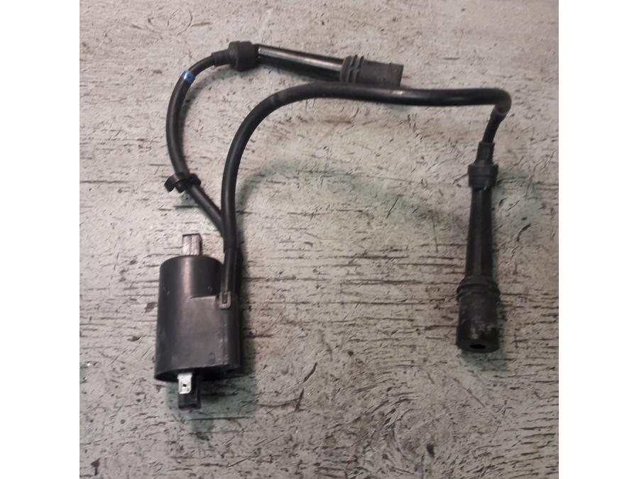 Framsidan på Tändspole från en Yamaha FZ-S 600 -2000 motorcykel.