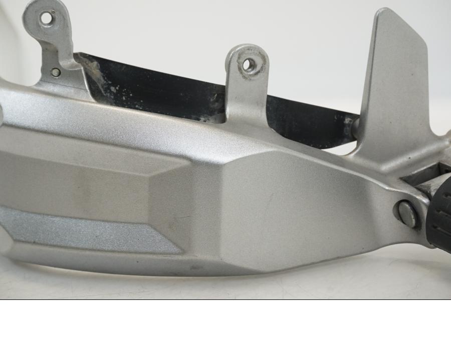 Höger sida på Fotpinne från en Yamaha XT 1200 A -2010 motorcykel.