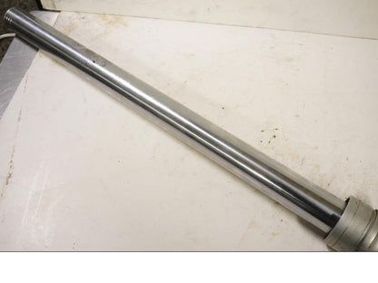 Höger sida på Gaffelben från en Suzuki DR 650 -1991 motorcykel.