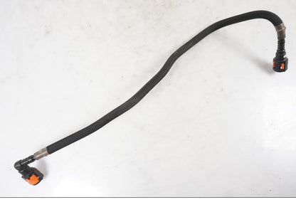 Snett nerifrån på Bensinledning från en Kawasaki ZZ-R 1400 -2009 motorcykel.