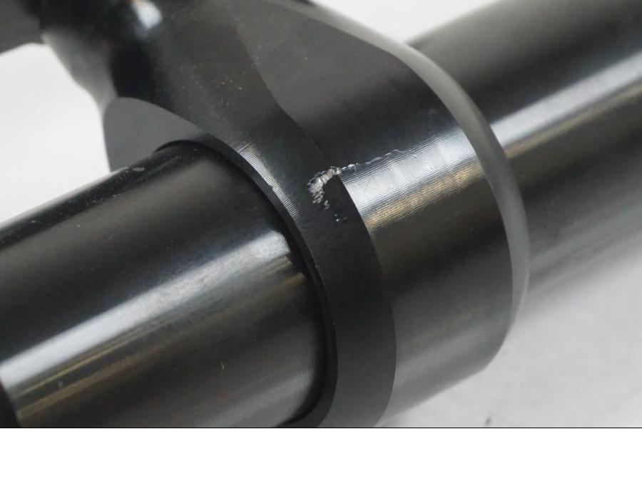 Extrabild4 på Styrdämpare från en KTM 1290 Super Duke R EVO -2023 motorcykel.