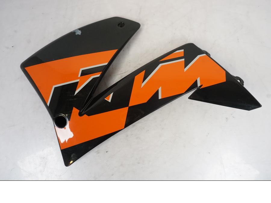 Framsidan på Kylarvinge från en KTM 640 SM -2005 motorcykel.