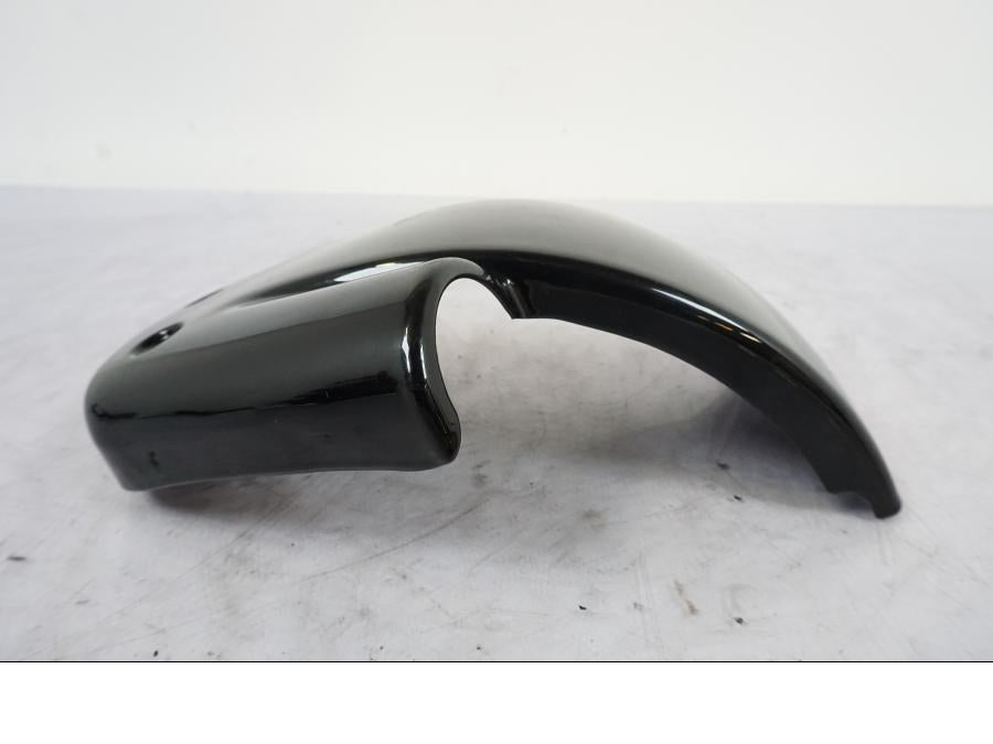 Baksidan på Sidopanel från en H-D Softail Sport Glide FLSB -2022 motorcykel.