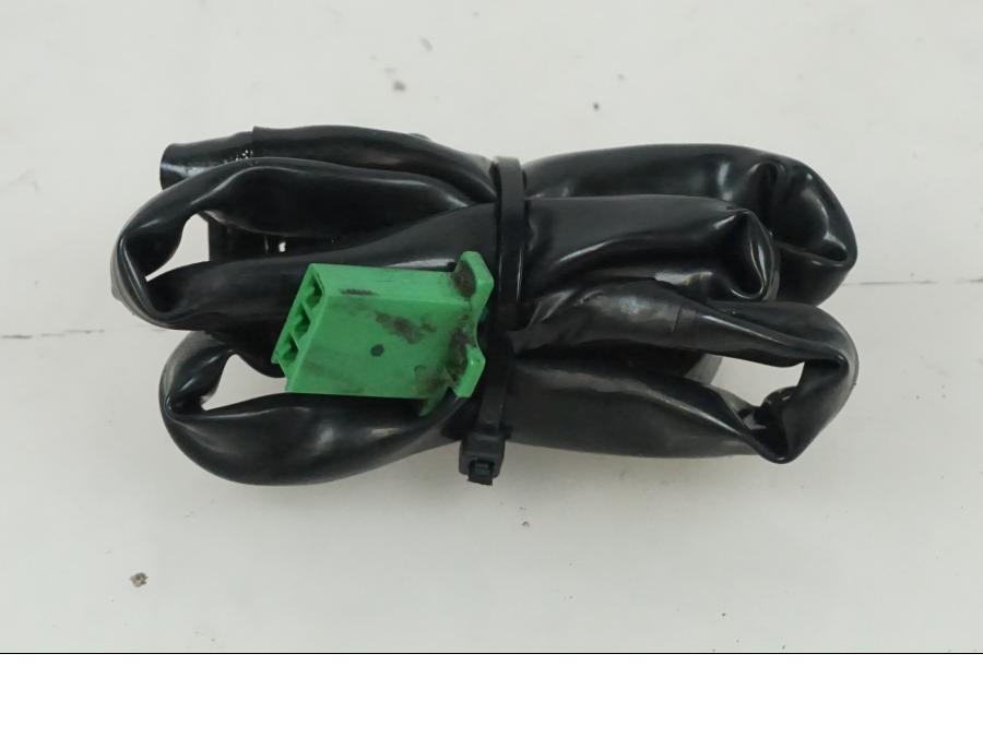 Baksidan på Sidostödsbrytare från en Honda CBR 1000 -2005 motorcykel.