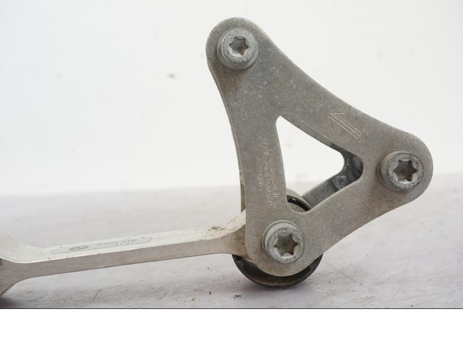 Höger sida på Stötdämparlänkage från en BMW K 1600 GTL -2015 motorcykel.