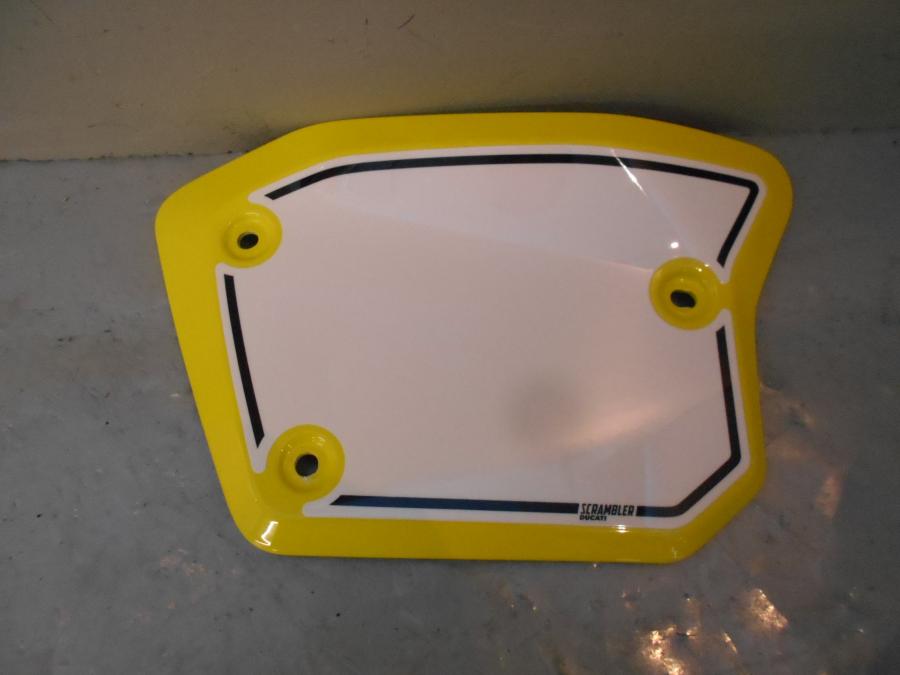 Vänster sida på Kåpset från en Ducati Diverse -2017 motorcykel.