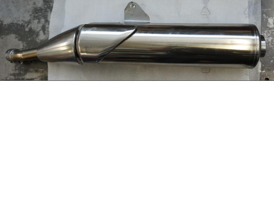 Framsidan på Ljuddämpare från en Yamaha TDM 900 -2009 motorcykel.