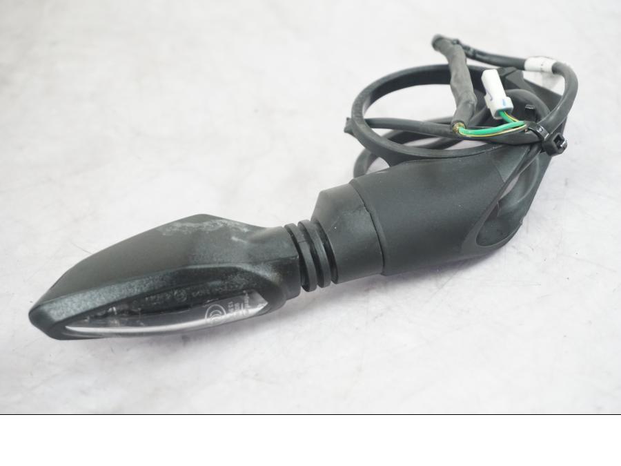 Framsidan på Blinkers LED från en KTM 1290 Super Duke R -2022 motorcykel.