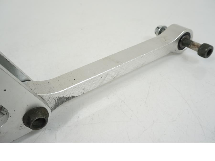 Extrabild1 på Stötdämparlänkage från en Yamaha YZF 1000 R1 -2007 motorcykel.