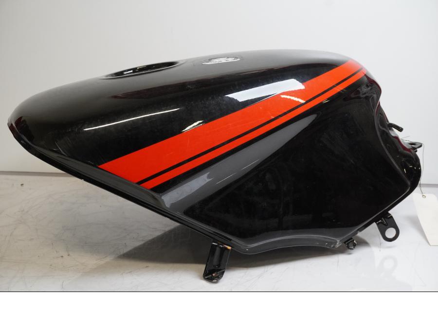 Höger sida på Bensintank från en Kawasaki GPZ 500 -1988 motorcykel.