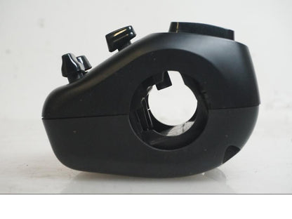 Vänster sida på Styrelreglage från en Indian Chieftain Dark Horse -2019 motorcykel.