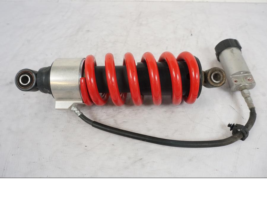 Baksidan på Stötdämpare från en Kawasaki Versys 650 -2014 motorcykel.