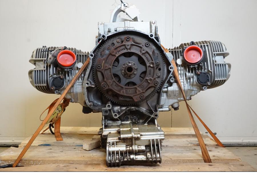 Framsidan på Motor från en BMW R 850 R -2004 motorcykel.