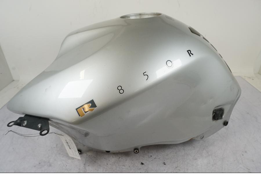 Framsidan på Bensintank från en BMW R 850 R -2004 motorcykel.