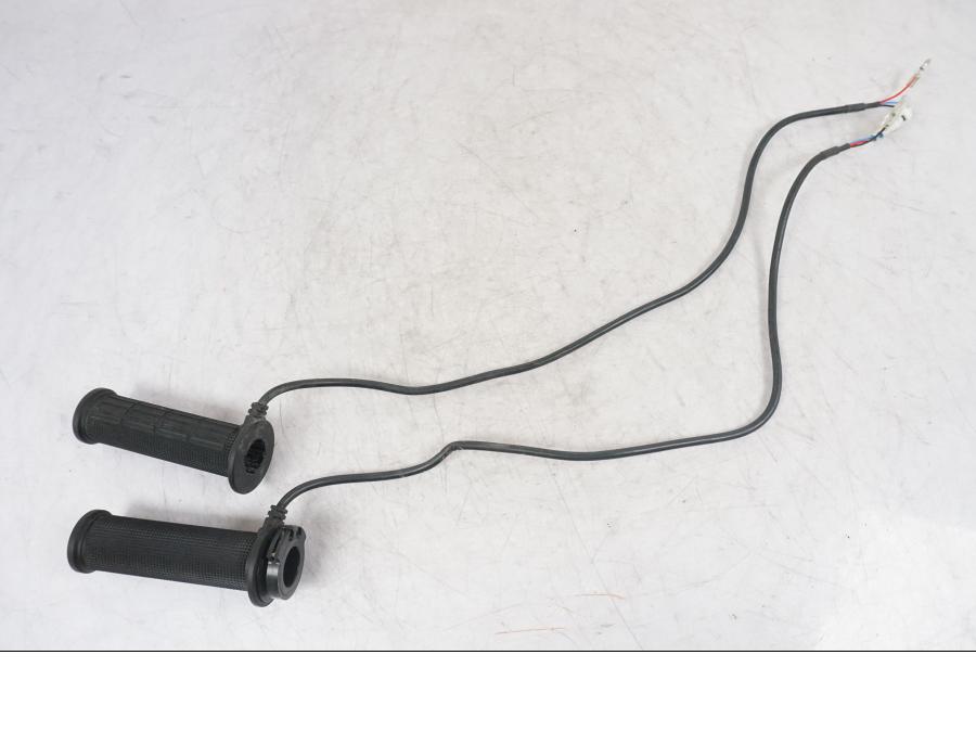 Snett nerifrån på Värmehandtag från en Yamaha MT-09 -2016 motorcykel.