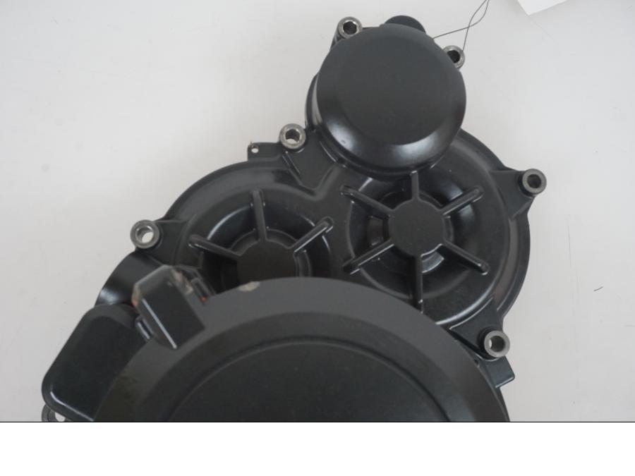 Höger sida på Generatorkåpa från en KTM 1290 Super Duke R -2021 motorcykel.