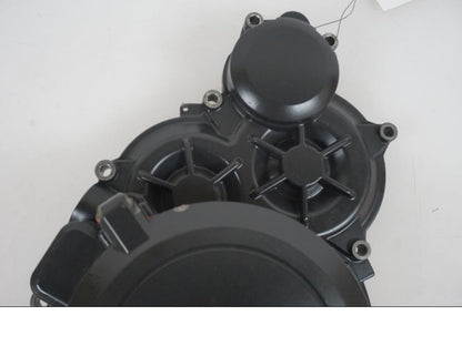 Höger sida på Generatorkåpa från en KTM 1290 Super Duke R -2021 motorcykel.