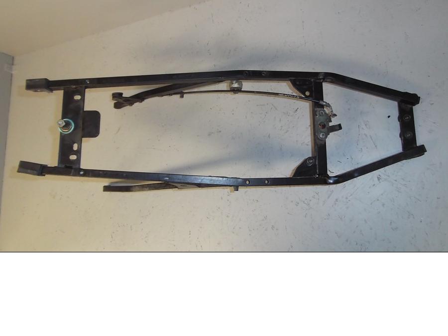 Framsidan på Bakram från en KTM 640 Duke -2002 motorcykel.