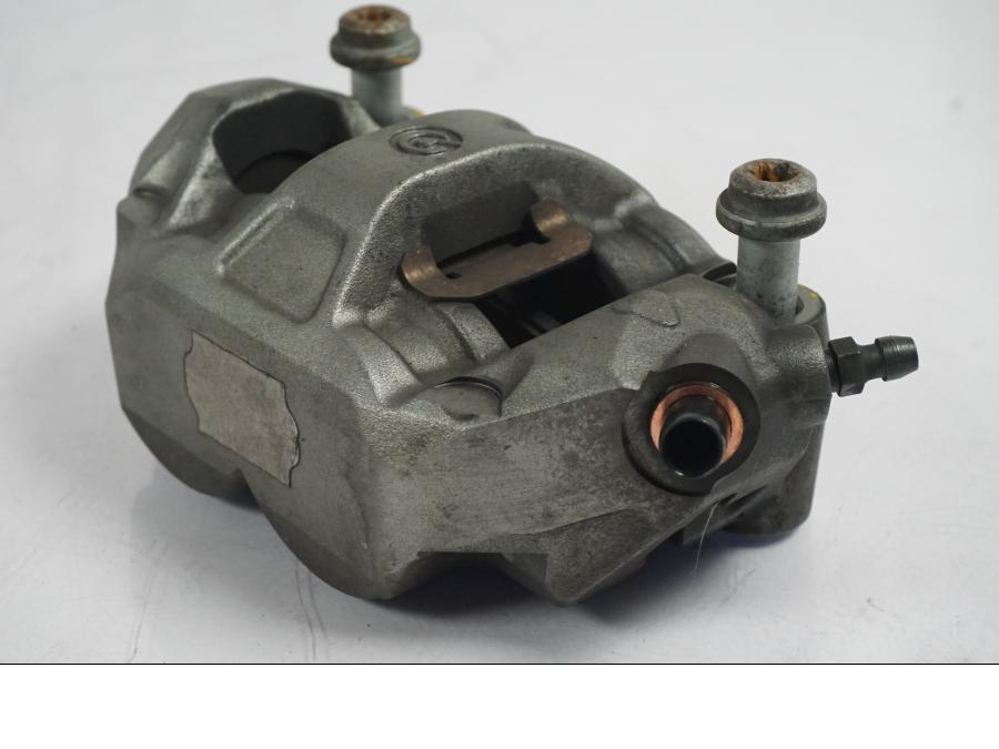 Höger sida på Bromsok från en KTM 1290 Super Duke R -2015 motorcykel.