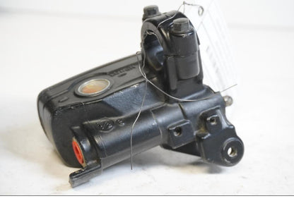 Vänster sida på Bromshuvudcylinder från en Honda CBR 1100 XX -1997 motorcykel.