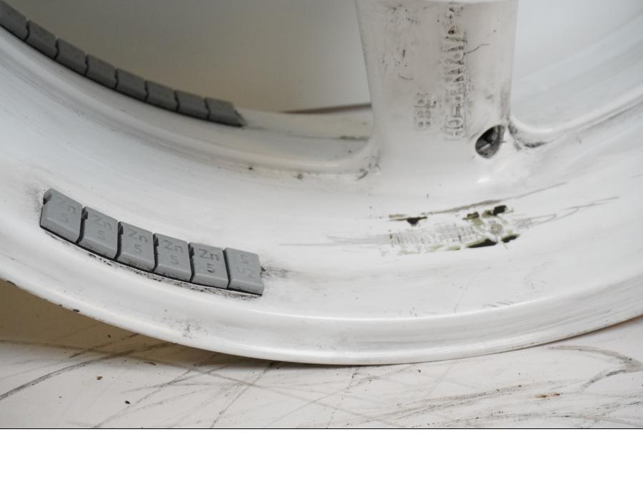 Extrabild4 på Fälg från en Yamaha YZF R6 -1999 motorcykel.