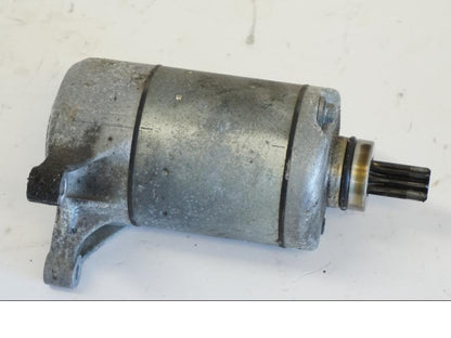 Vänster sida på Startmotor från en Yamaha YZF 1000 R -1997 motorcykel.