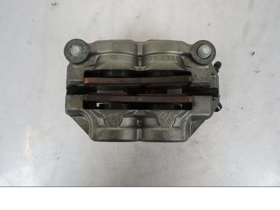 Snett nerifrån på Bromsok från en KTM 1290 Super Duke -2019 motorcykel.