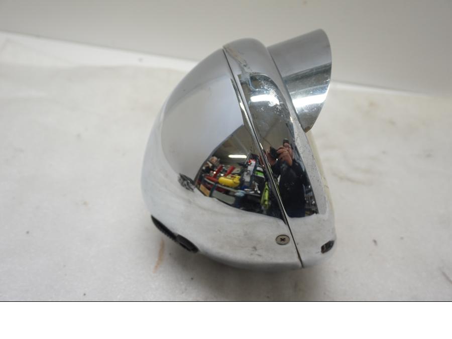 Höger sida på Strålkastare från en Suzuki VL 800 -2004 motorcykel.