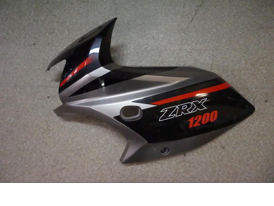 Framsidan på Toppkåpa från en Kawasaki ZR-X 1200 S -2001 motorcykel.