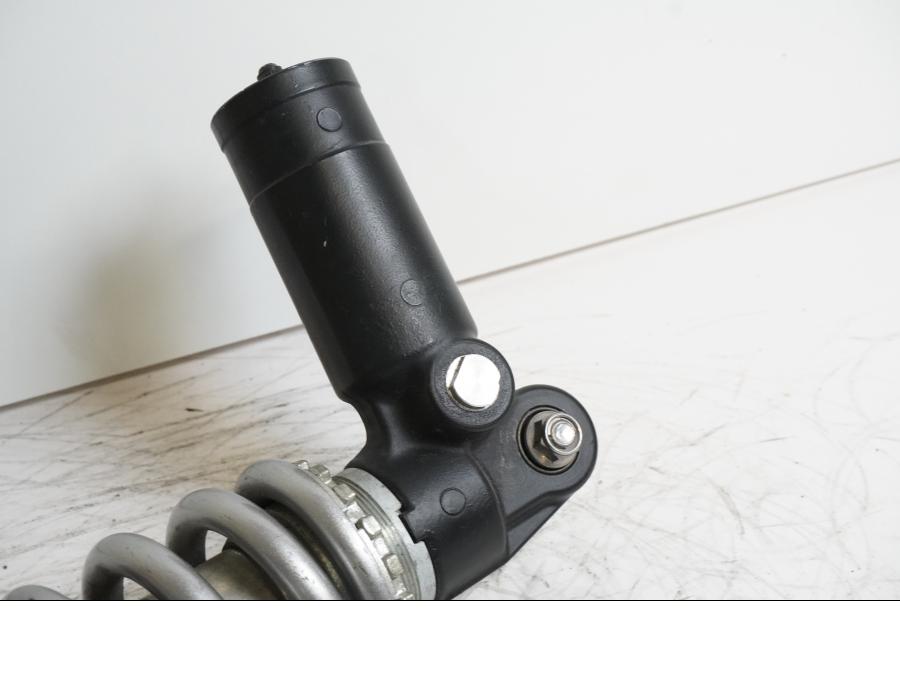 Snett uppifrån på Stötdämpare från en Kawasaki Z 1000 -2008 motorcykel.