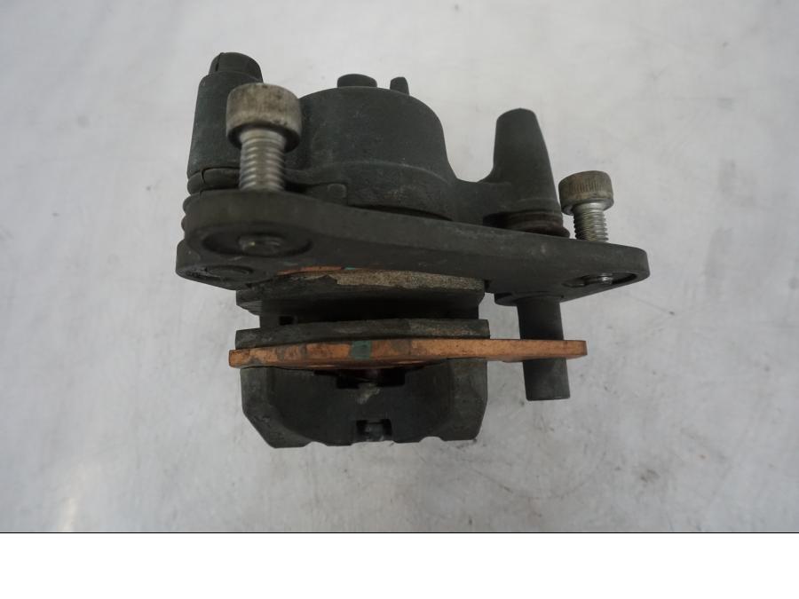 Snett nerifrån på Bromsok från en Kawasaki ER-6F -2010 motorcykel.