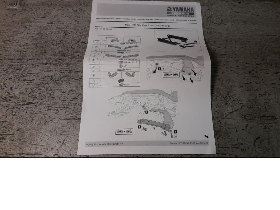 Snett nerifrån på Sidoväskhållare från en Yamaha MT-07 Tracer -2019 motorcykel.