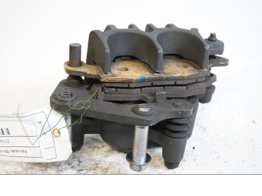 Höger sida på Bromsok från en Kawasaki ER-6F -2007 motorcykel.