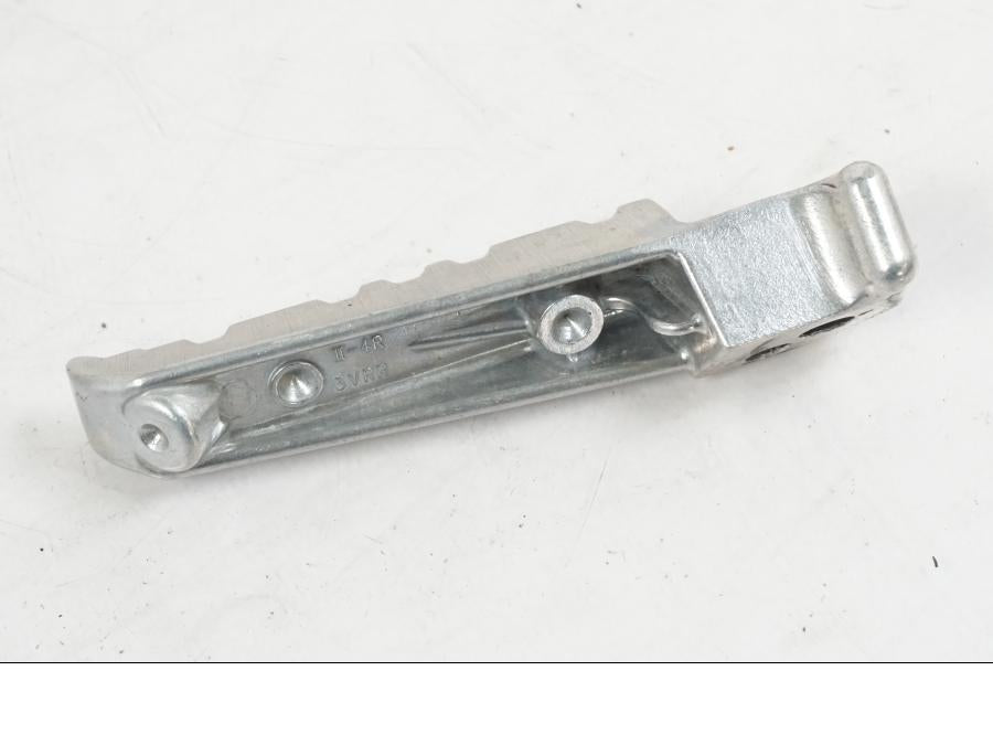 Snett uppifrån på Fotpinne från en Yamaha MT-07 -2019 motorcykel.