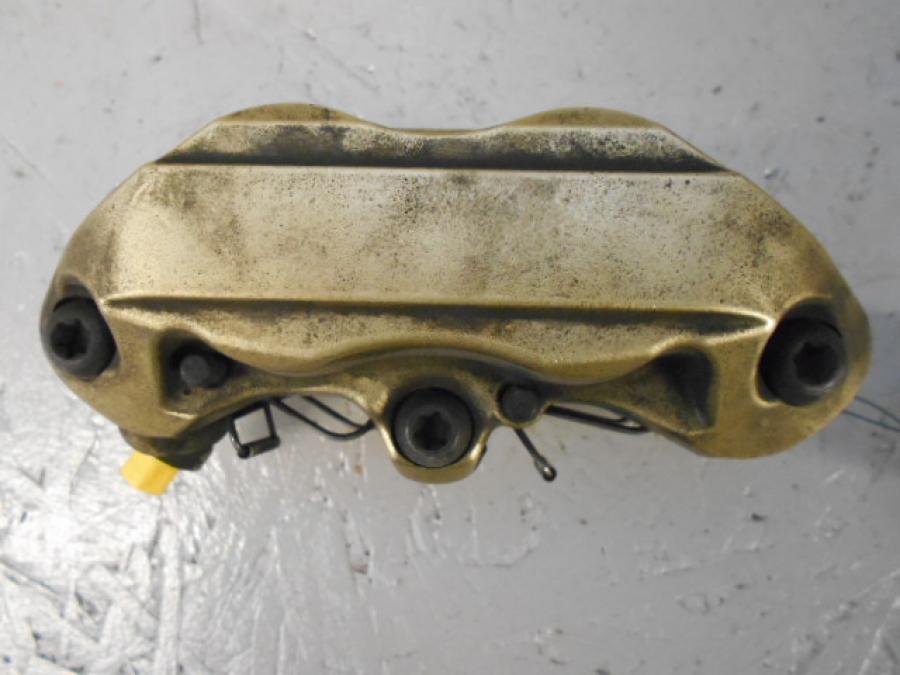 Baksidan på Bromsok från en Aprilia RSV 1000 R Tuono -2006 motorcykel.