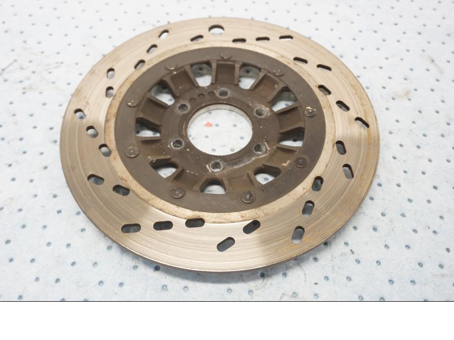 Framsidan på Bromsskiva från en Suzuki GSX 550 -1985 motorcykel.