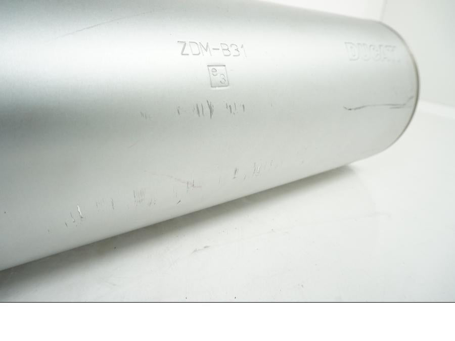 Höger sida på Ljuddämpare från en Ducati Supersport 800 -2003 motorcykel.