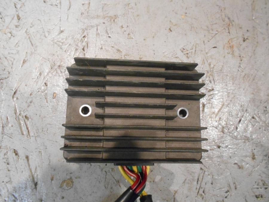 Framsidan på Likriktare från en Ducati 848 -2013 motorcykel.