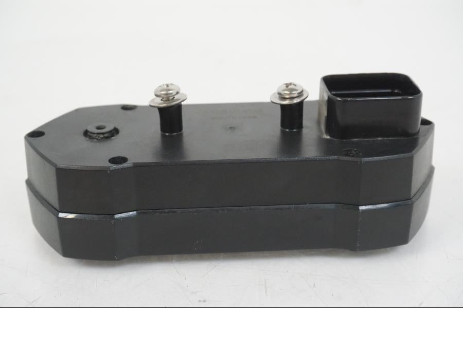 Snett nerifrån på Instrumentpanel från en AJP PR7 -2021 motorcykel.