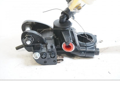 Baksidan på Bromshuvudcylinder från en Triumph Daytona 675 -2010 motorcykel.